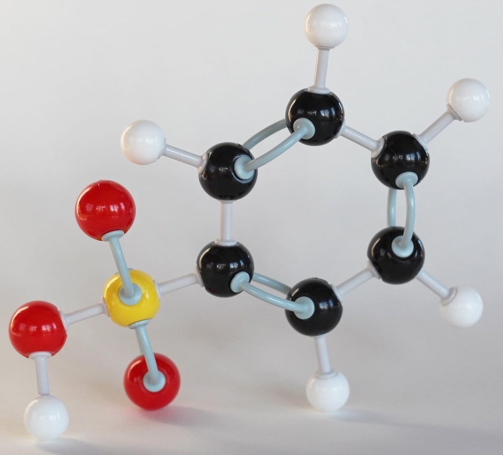 organic-chemistry-molecular-model-studen-5.jpg