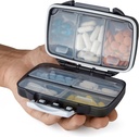 Travel Pill Organizator - Wilgotny Dowód Przenośny Witamina Holder z 7 Komory, Compact Supplement Case for Purse Essential Medicine Kit fot Traveling Pocket Pharmacy z etykietami, Czarny