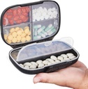 Sukuos Travel Pill Organizator Tygodniowy z podwójną blokadą, Przenośne Pill Box z dużym 7 Kompleks, hermetyczny Codzienne Medicine Case Container z etykietami na witaminy / Oleje rybne / Suplementy
