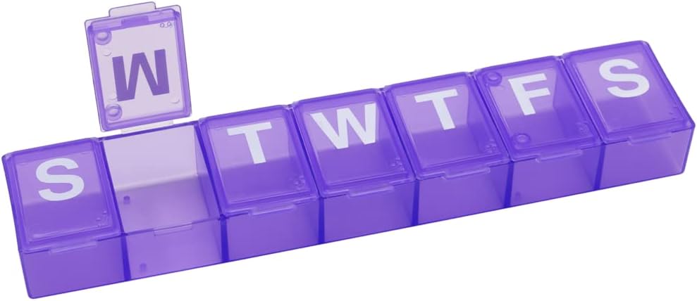 EZY DASE Cotygodniowy (7- Day) Pill Organizator, Medicine Planner, pojemnik na witaminy, wygodne i łatwe w użyciu, średnie kompozycje, Case for Supplements and Fish Oils, Przyjazny podróży, Purpurowy, BPA Free