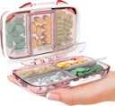 Travel Pill Organizator - Wilgotny dowód Przenośny uchwyt witaminy z 7 Komory, Compact Supplement Case for Purse Essential Medicine Kit fot Traveling Pocket Pharmacy z etykietami, różowy