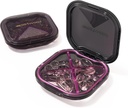 1 Pack Small Purple Pill Organizator, 4 Komory, Compact Stylowe Cute Travel Camping Pill Box Daily Medicine Pill Case, Przenośne i odporne na wilgoć, aby przechowywać witaminy, Leki i suplementy